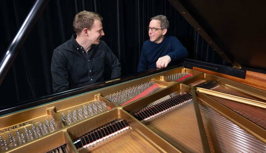 HfM Student Simon Germann mit Prof. Nicolai Thärichen